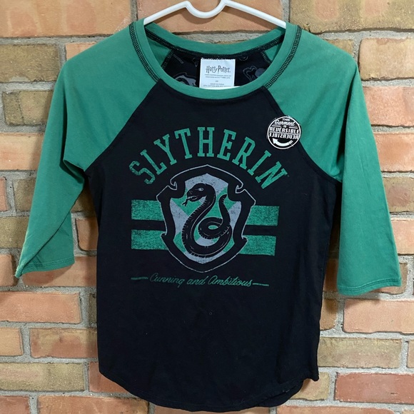 Harry Potter Raglan style Slytherin Shirt - SZ XS - Picture 1 of 5